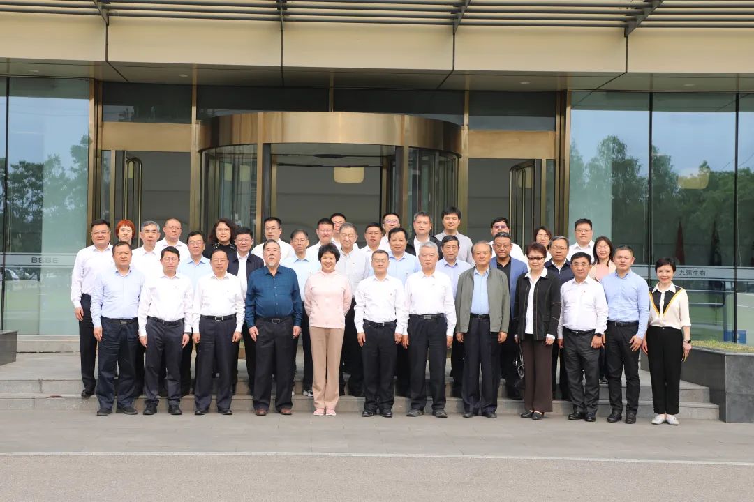 国药集团党委主题教育读书班集体调研365体育生物